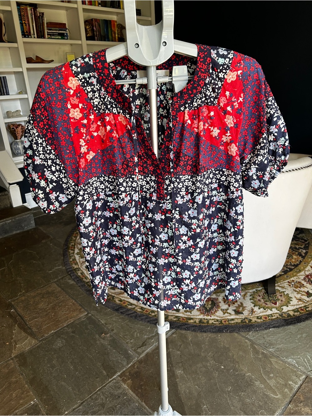 LOFT Floral Patchwork Short-Sleeve Blouse.  Petite Small